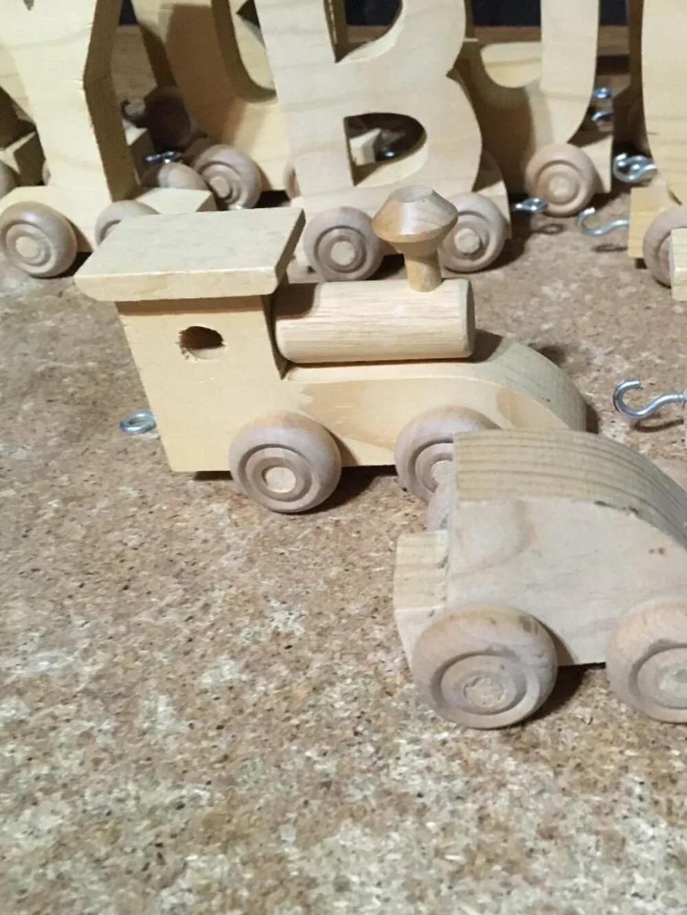 17 PIECE WOODEN TRAIN LOT BOWLING CHICAGO BULLS BASKETBALL LETTERS ENGINE CAR